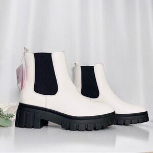 New Cup Cake Couture White & black platform boots 5